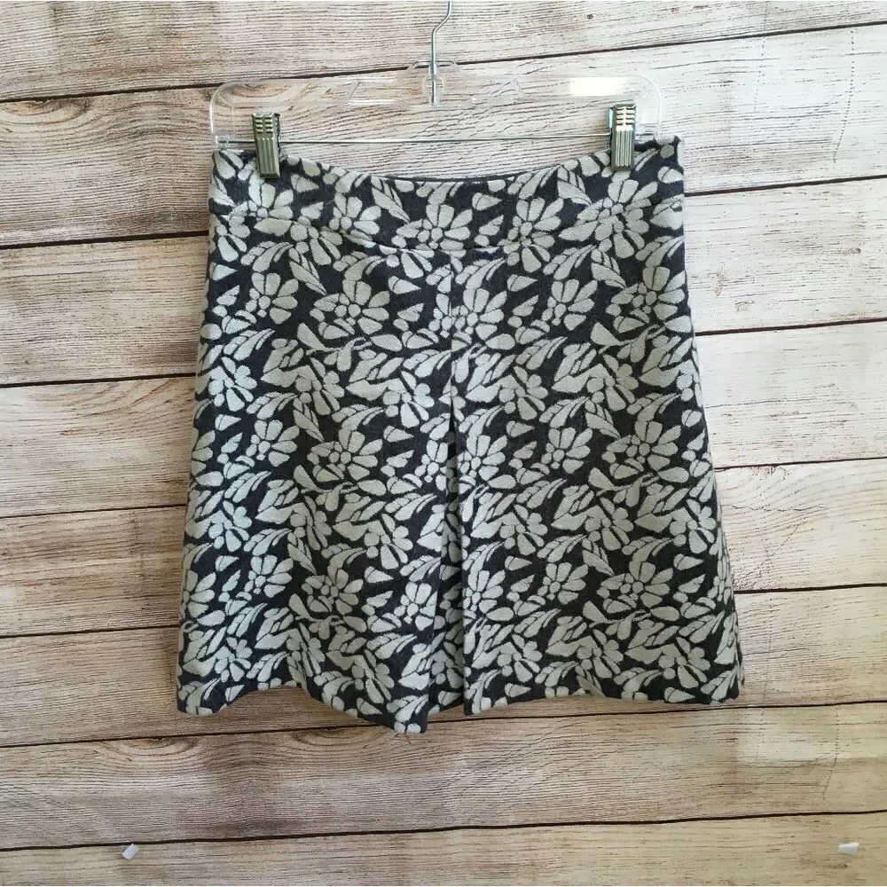 BODEN WOOL BLEND SKIRT IN GRAY FLORAL PRINT‎